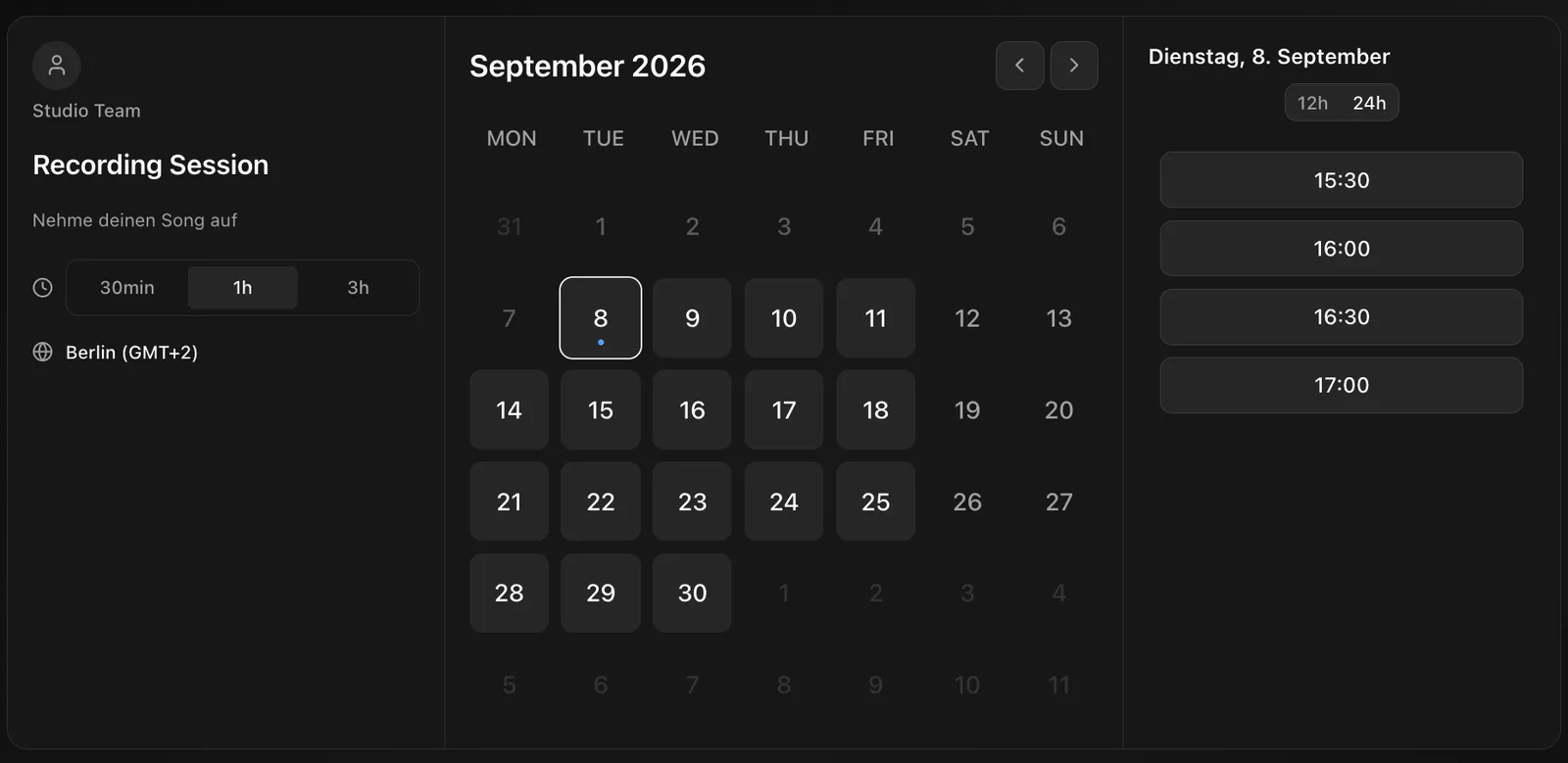 The booker: event type and duration on the left, a month calendar in the middle, the free slots of the chosen day on the right